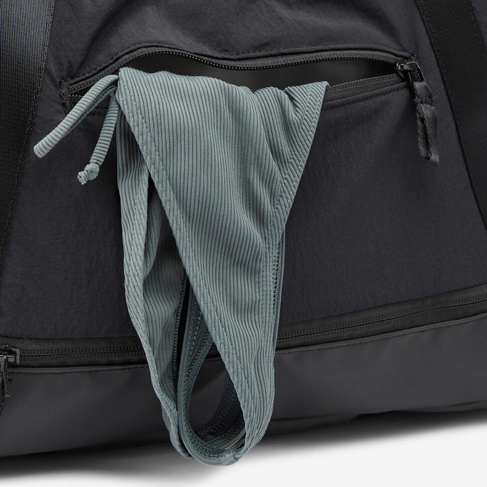 28L Sports Bag with Waterproof Pocket