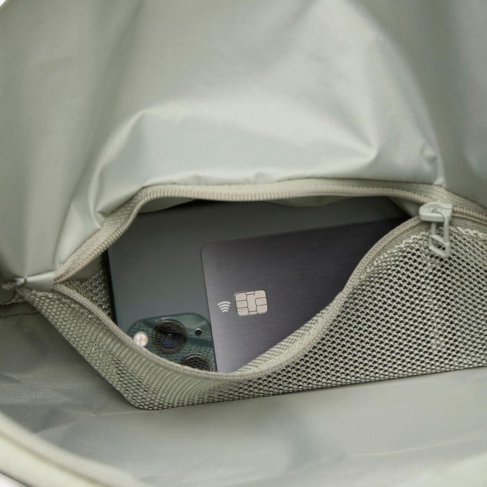 28L Sports Bag with Waterproof Pocket