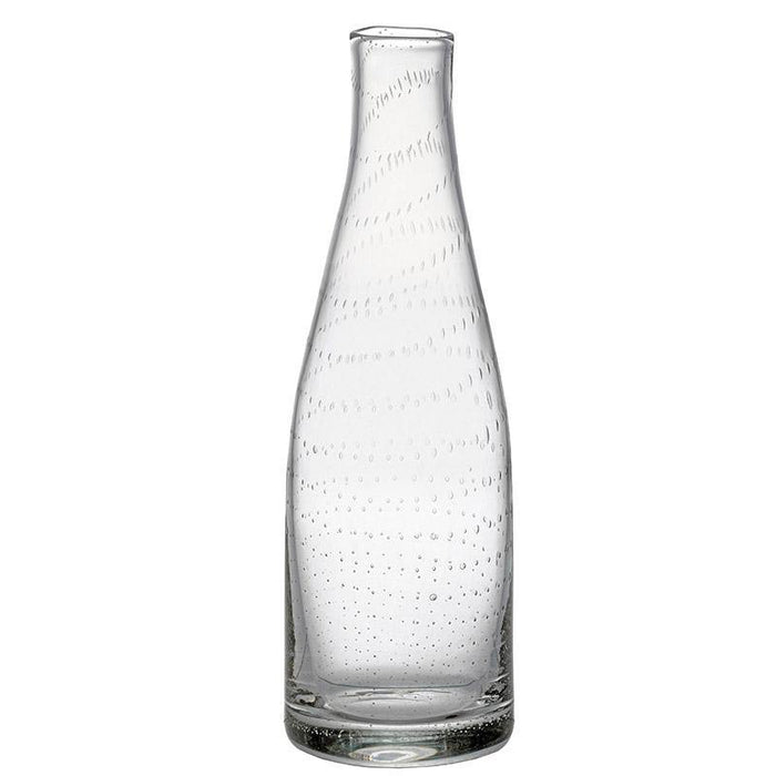 carafe en verre incrusté de petites bulles sur fond blanc - tsé tsé
