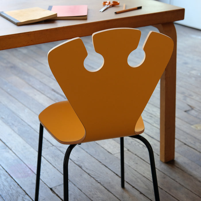 CHAISE L'ÉLÉGANTE, jaune orangée