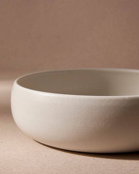 Chef's Kiss Matte Bone White Pet Bowl, perfect for trendy pups like Beagles and Schnauzers.