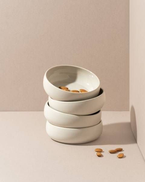 Chef's Kiss Matte Bone White Pet Bowl, sleek design for small to medium dogs like Pugs and Shih Tzus.