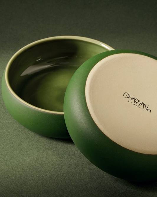 Chef's Kiss Matte Green Pet Bowl, ideal for stylish pets like Yorkies and Dachshunds.