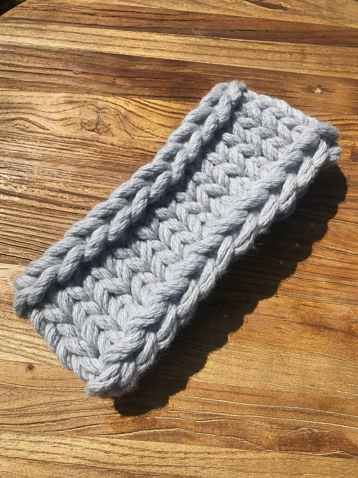 Adult size ( one size fits most ) / light grey