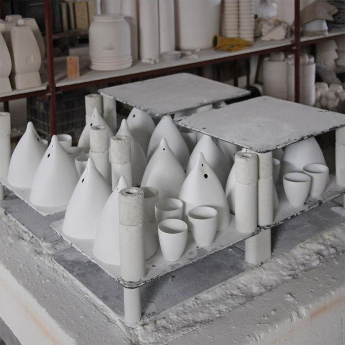 CORNETTE À PINCER, porcelaine brillante ou mate