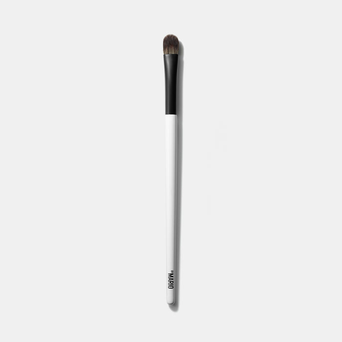 Front view of Makeup By Mario's E4 Eyeshadow shader Brush