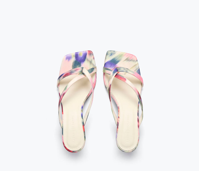 Fredan Salvador Elaine heel in satin with watercolor watercolor top, stylish and elegant women's heel shoe.