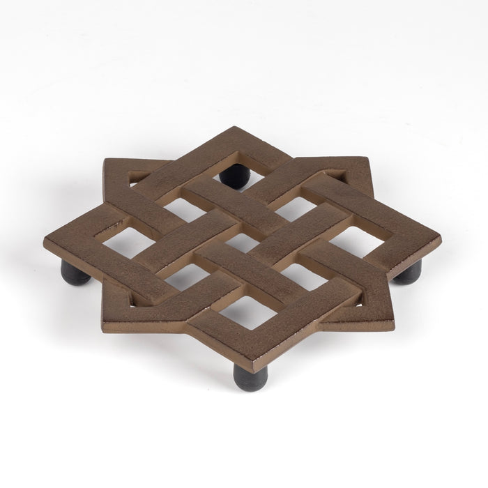 A cast Iron lattice bottle trivet by Suzuki Morihisa. The Suzuki family, now in its 14th generation, started making Nambu Ironware in 1625. Made in Iwate, Japan.