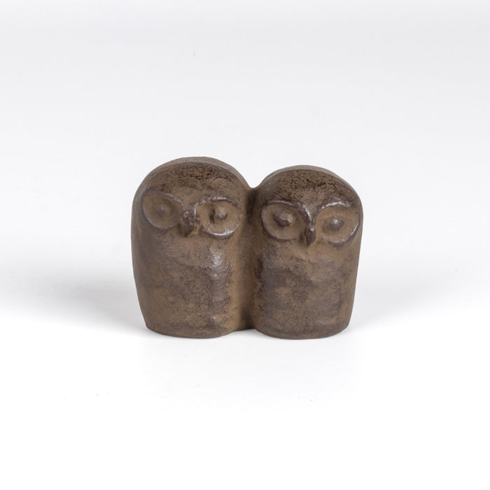 A cast Iron paperweight in the shape of two owls by Suzuki Morihisa. The Suzuki family, now in its 14th generation, started making Nambu Ironware in 1625. Made in Iwate, Japan.