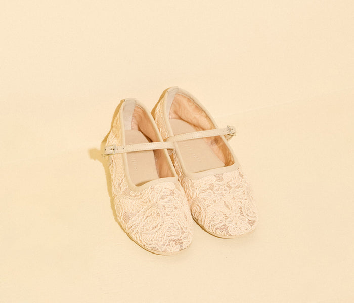 Fredaa Salvador Laurel Mary Jane flat shoes in vanilla jacquard mesh with a sleek, comfortable design.
