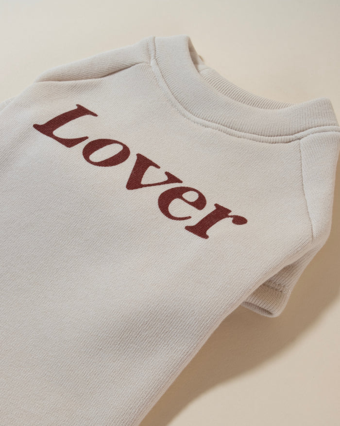 Lil’ Lover sweatshirt for dogs, an ideal choice for a comfortable and cute look.