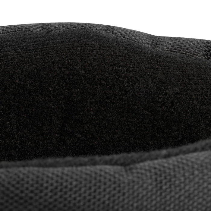 {*carbon-gray-8344304*}