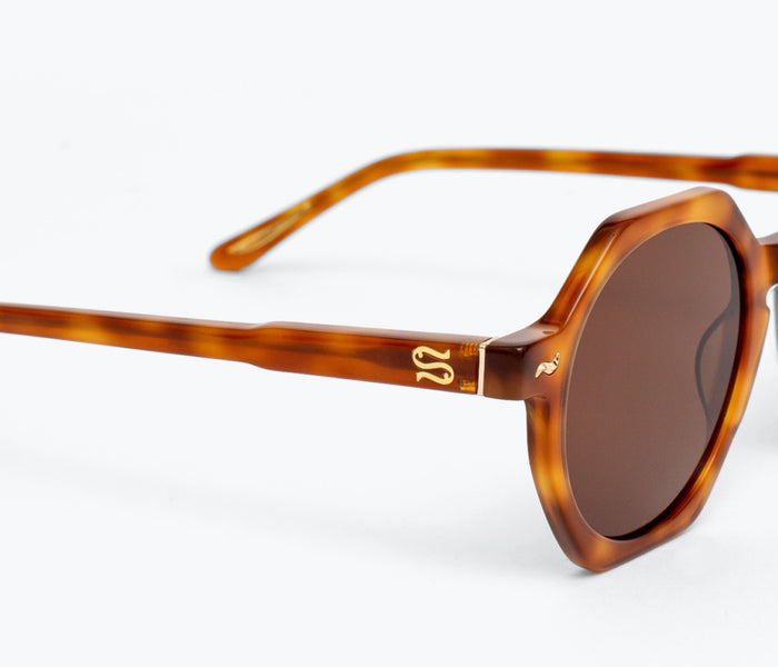 Sardine Millie sunglasses with round frames in Carmelo Glaze, featuring dark tinted lenses and stylish design.