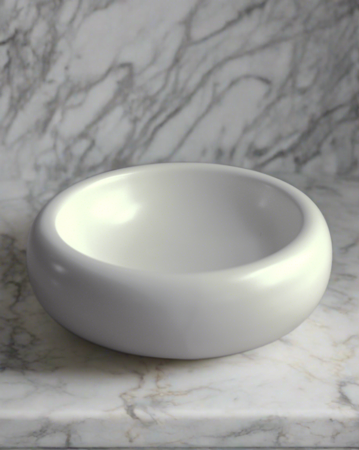 The Modern Muse Low Pet Bowl is crafted from quality ceramic, which is both chic and practical. Home decor friendly, this bowl can be paired with the Modern Muse Tall Pet Bowl for the perfect bowl combo.