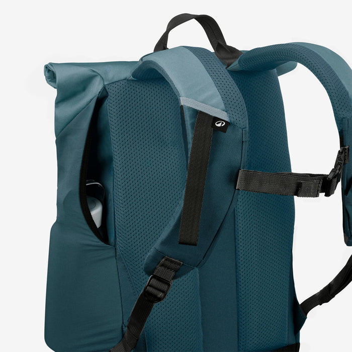 {*deep-sea-turquoise-8920375*}