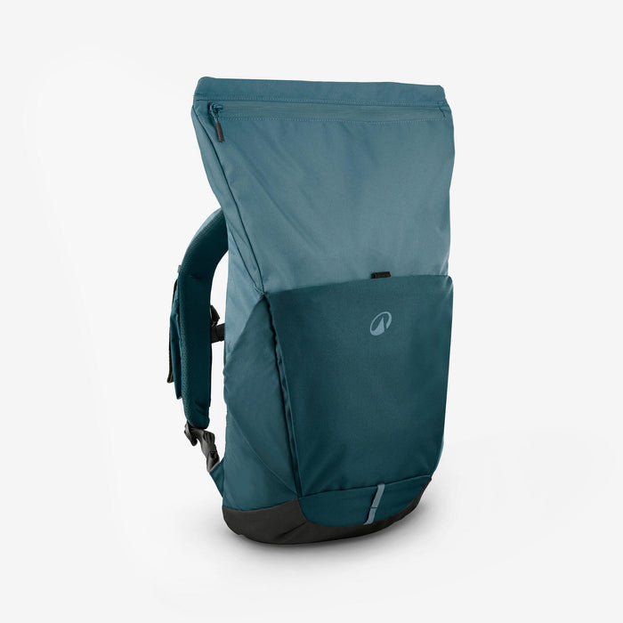 {*deep-sea-turquoise-8920375*}