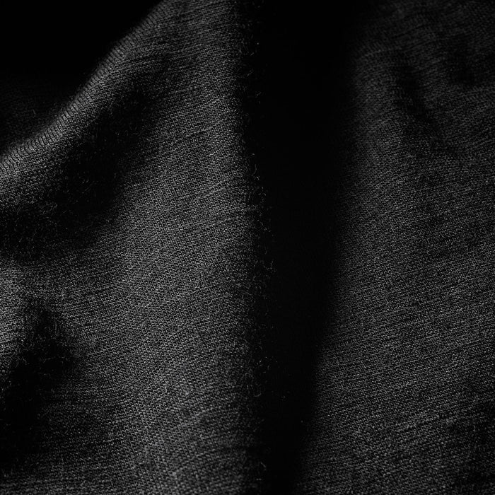 {*ultra-black-8927845*}