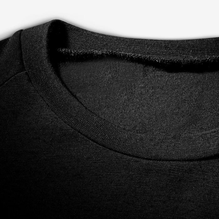 {*ultra-black-8670229*}