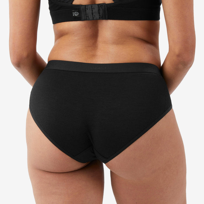 {*ultra-black-8544731*}