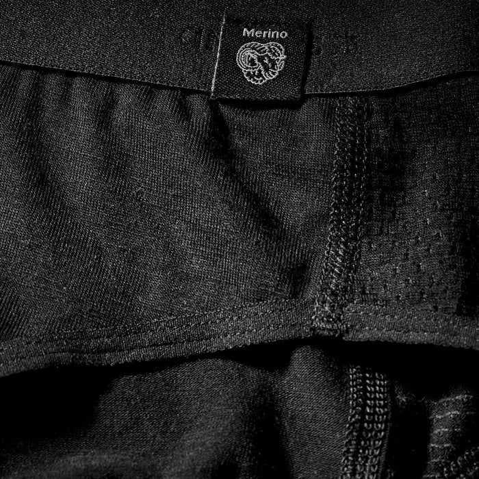 {*ultra-black-8544731*}