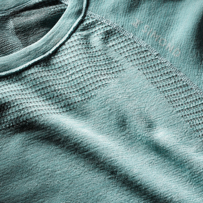 {*frosty-turquoise-8828148*}