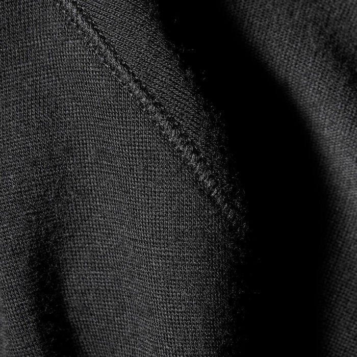 {*ultra-black-8670570*}