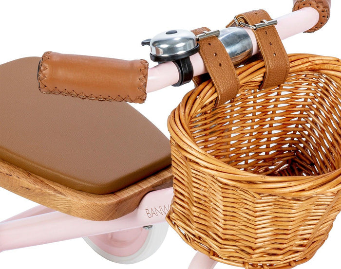 Close up handle and chair showing Banwood Trike in pink. Available from tenlittle.com