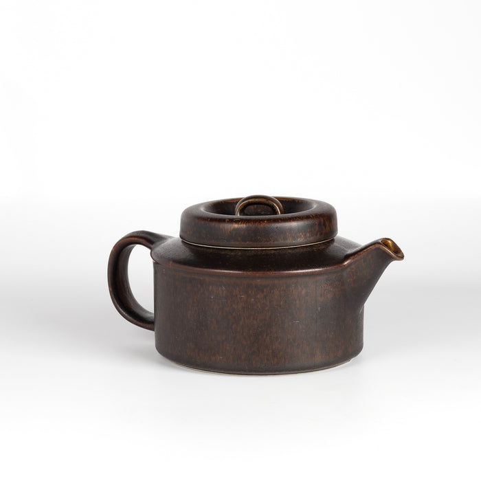 Other side of vintage Ruska teapot.